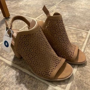 Brands new cute heels!